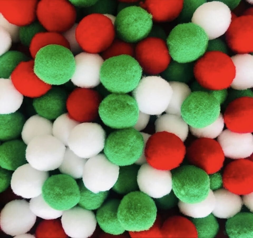 Kırmızı Yeşil Beyaz 2 cm Peluş Ponpon 100’lü Paket – El İşi ve Süsleme Malzemesi