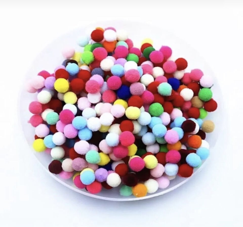 Karışık Renk 2 cm Peluş Ponpon 100’lü Paket – El İşi ve Süsleme Malzemesi ürünü