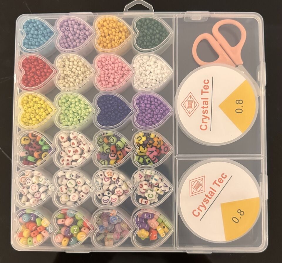 Kutulu Boncuk Seti – Kalpli Bölmeli, Harfli Boncuklar, Misina İp ve Makaslı Takı Yapım Seti