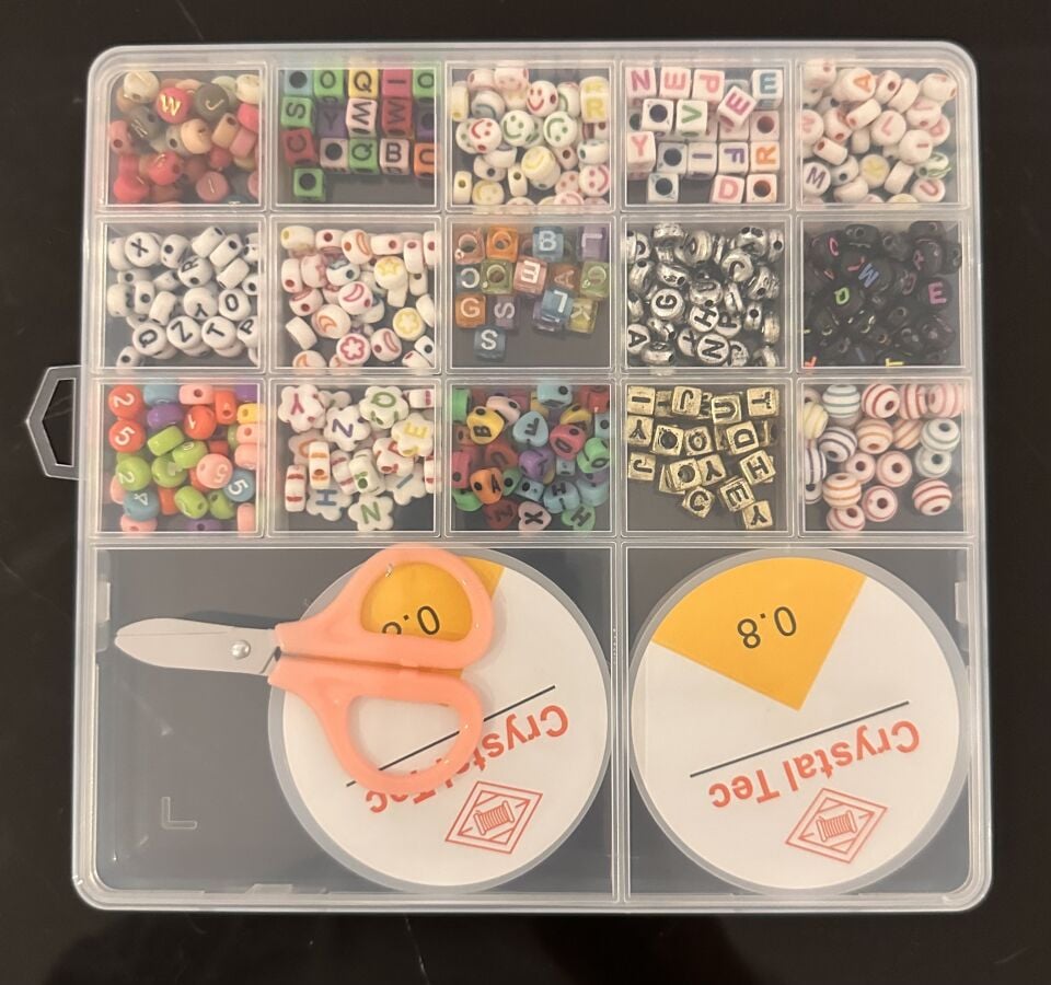 Kutulu Harf Boncuk Takı Yapım Seti – Karışık Alfabe Boncuklar & Aksesuarlar