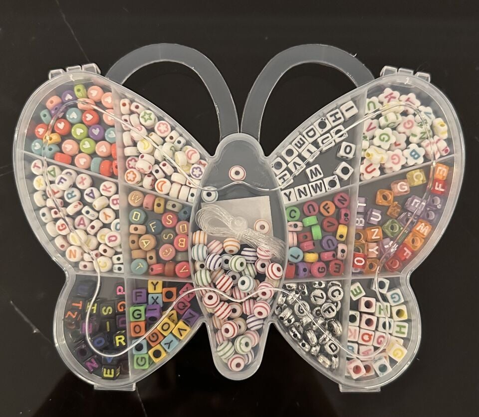 Kelebek Kutulu Harf Boncuk Takı Yapım Seti – Figürlü & Renkli Boncuklar