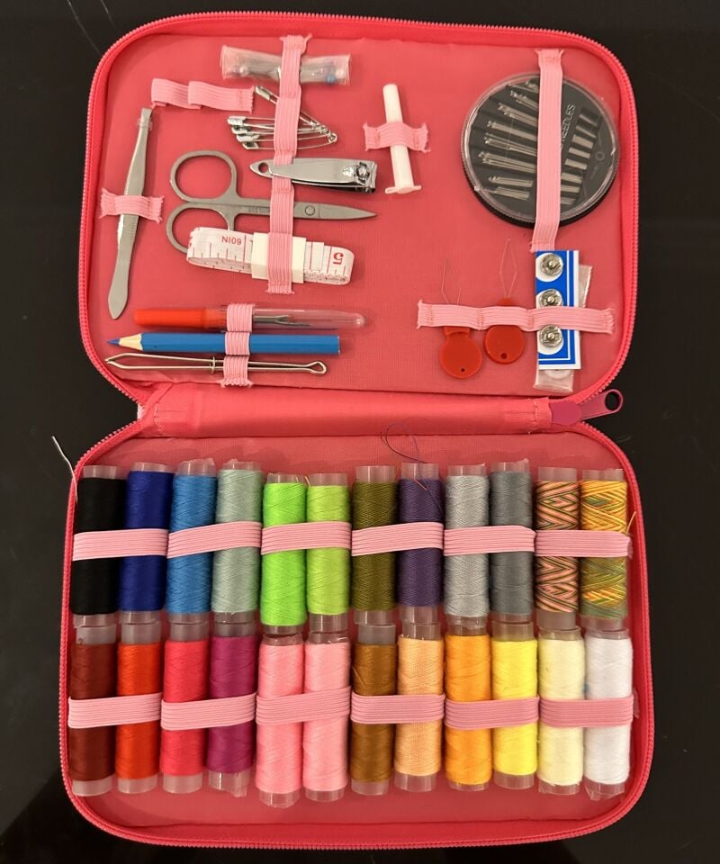 Fermuarlı Çok Renkli İplikli Dikiş Seti – İğne, Makas ve Tamir Aksesuarları İçeren Hobi Dikiş Kiti