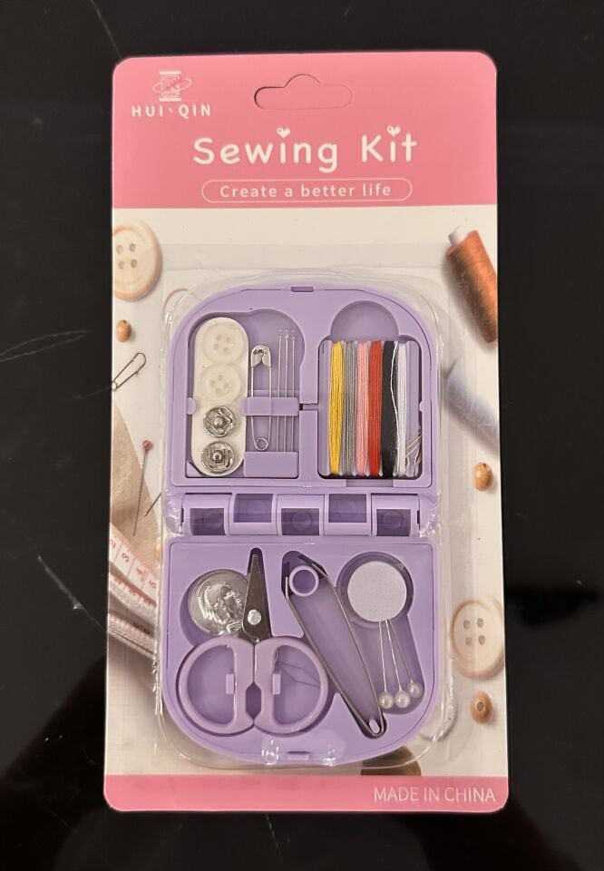 Mini Dikiş Seti – İğne, İplik, Makas ve Düğmeli Taşınabilir Dikiş Kiti